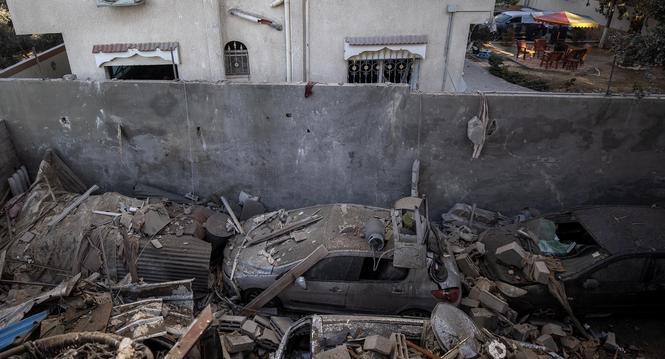 epa11133161 A view of a damaged residential building following overnight Israeli air strikes on the Rafah refugee camp, southern Gaza Strip, 07 February 2024. More than 27,500 Palestinians and over 1,300 Israelis have been killed, according to the Palesti