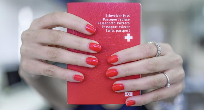 Themenbild Schweizer Pass, am Montag, 13. Juni, 2022. (Melanie Duchene / Schaffhauser Nachrichten)